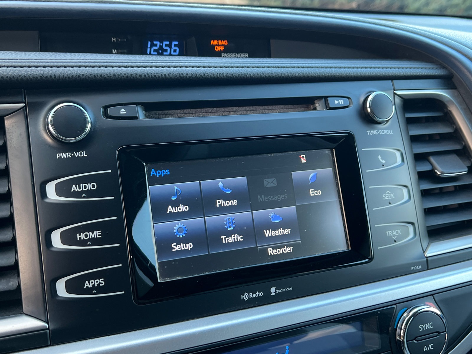 2015 Toyota Highlander LE Plus photo 4