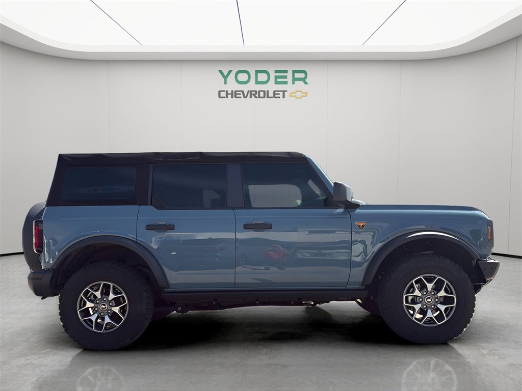 2022 Ford Bronco Base photo 2