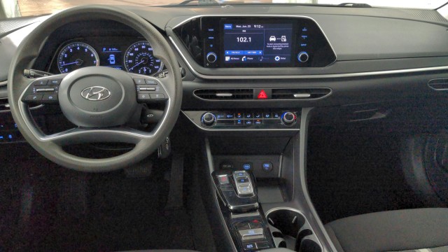 Used 2022  Hyundai SE image 26
