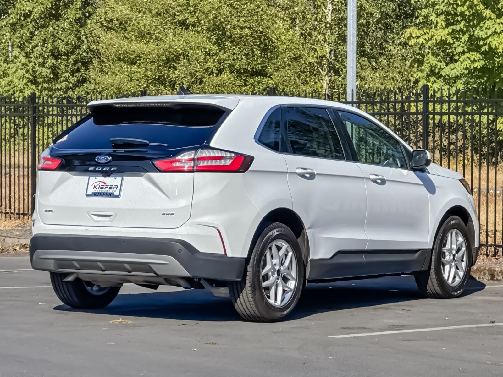 2024 Ford Edge SEL photo 3