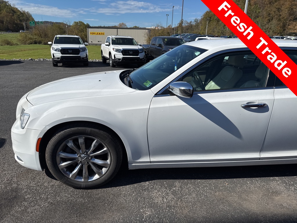 2018 Chrysler 300 Limited photo 2