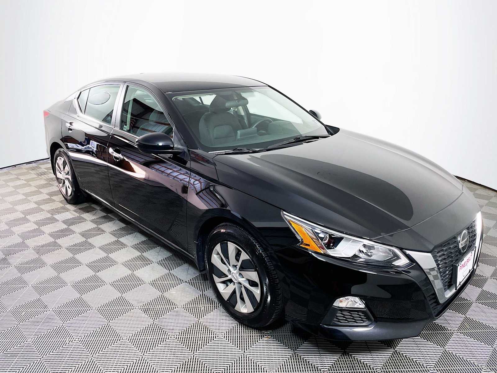 2019 Nissan Altima 2.5 S photo 3