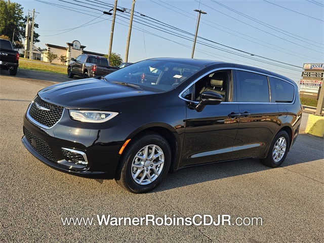 2026 Chrysler Pacifica photo 3