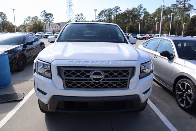 2024 Nissan Frontier SV photo 2