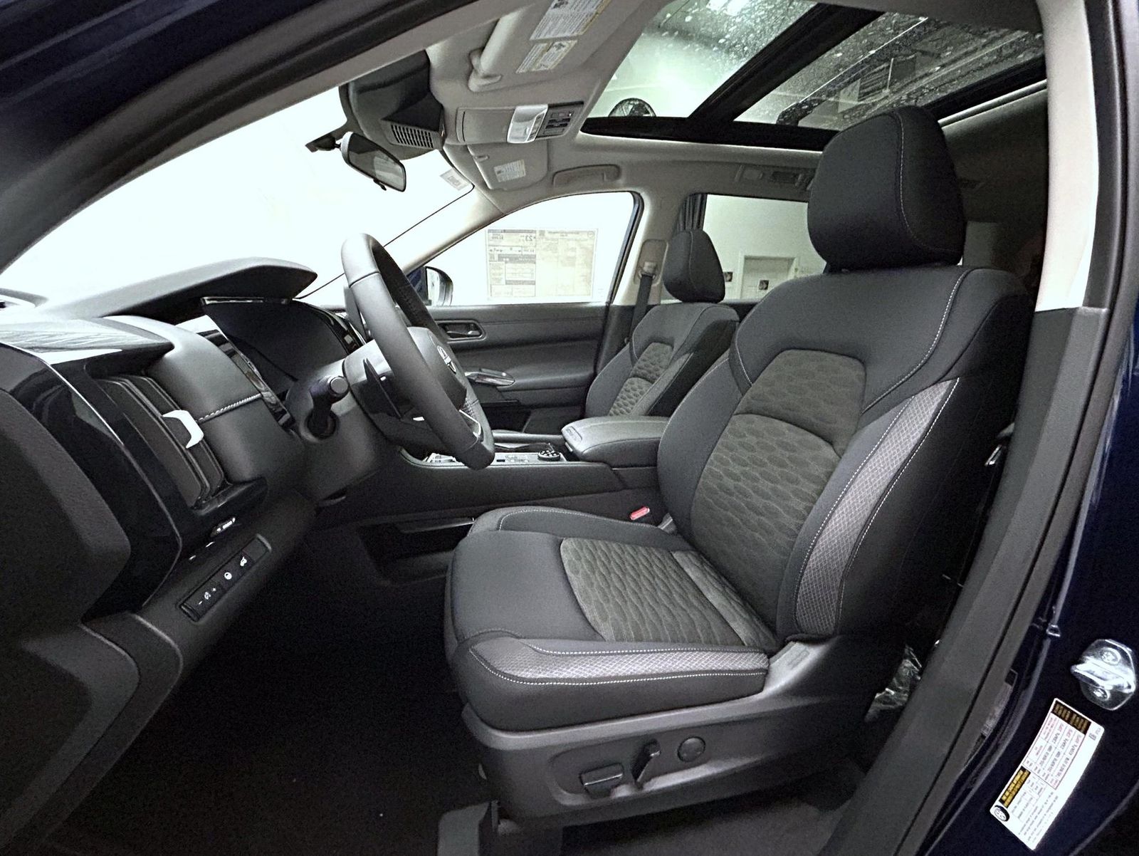 2025 Nissan Pathfinder SV photo 10