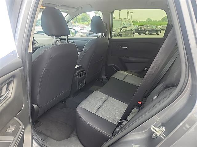2024 Nissan Rogue SV photo 12