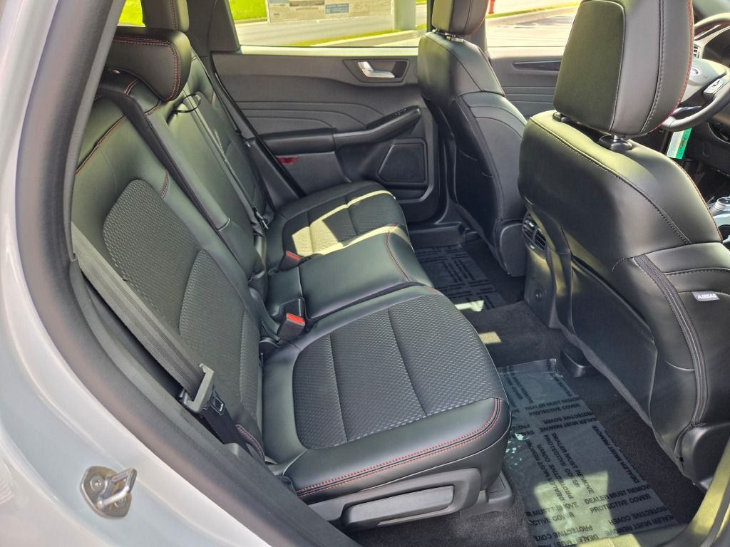 2025 Ford Escape Hybrid ST-Line Select photo 9
