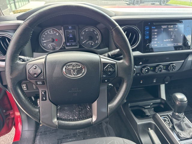 2016 Toyota Tacoma TRD Off-Road V6 photo 14