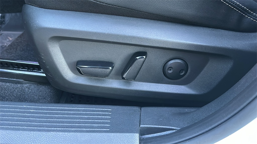 2023 Nissan Rogue SL photo 12