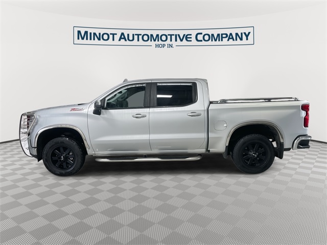 2021 Chevrolet Silverado 1500 LT photo 3