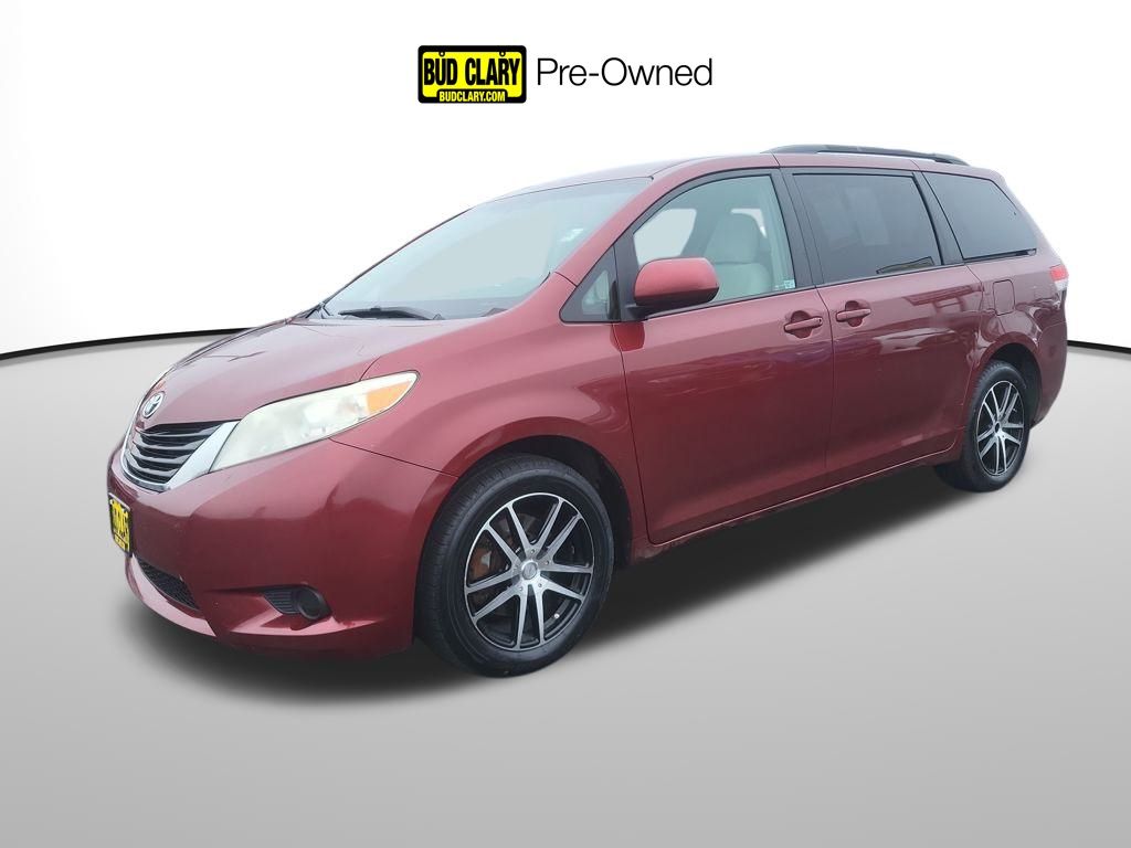 2011 Toyota Sienna LE's photo