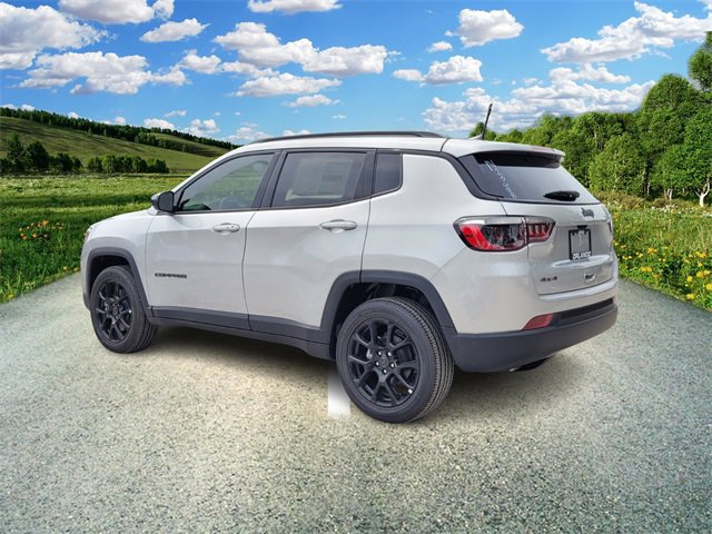 2025 Jeep Compass Latitude photo 2
