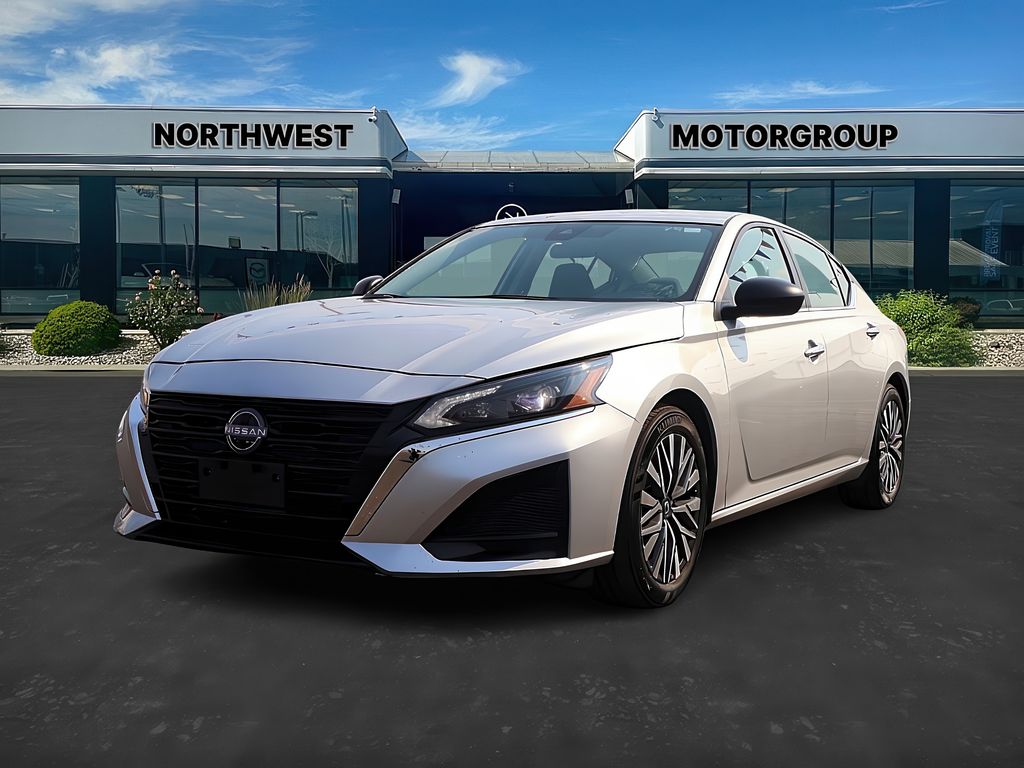 2024 Nissan Altima 2.5 SV photo 2