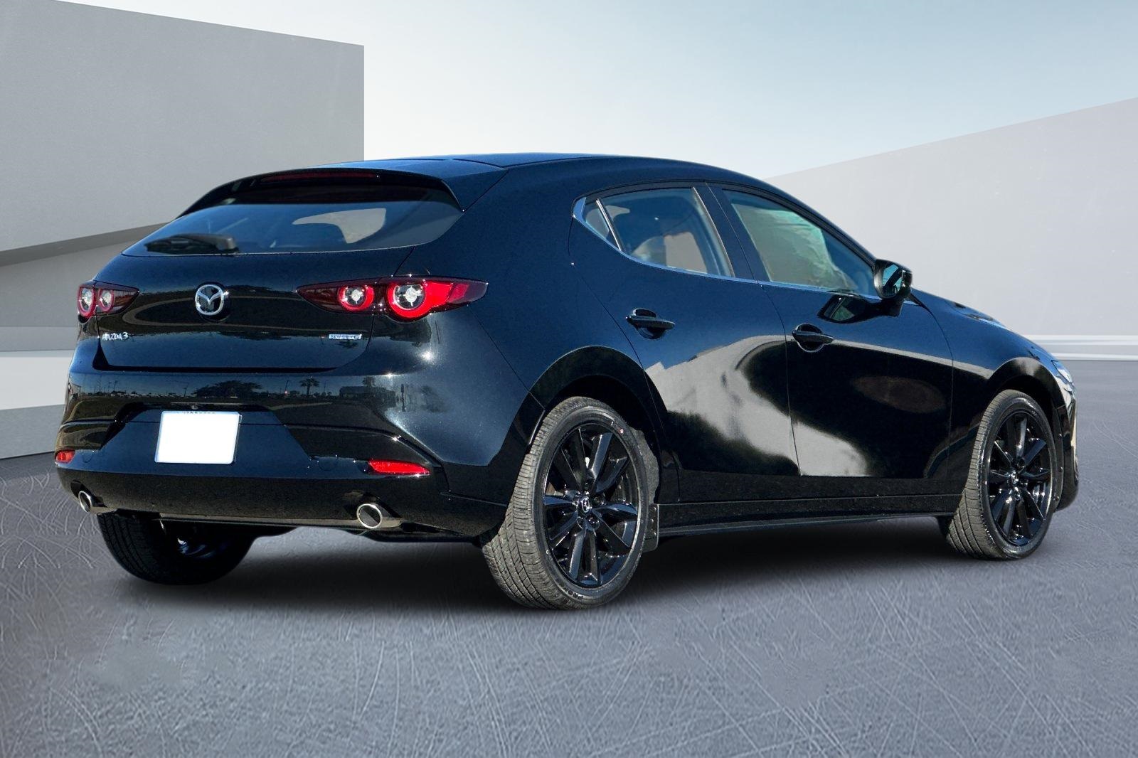 2025 Mazda Mazda3 Hatchback 2.5 Select Sport photo 3