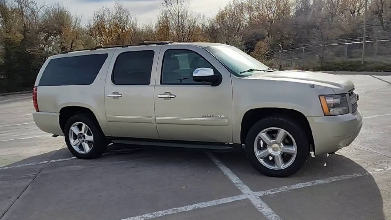2013 Chevrolet Suburban LTZ 1500 photo 2