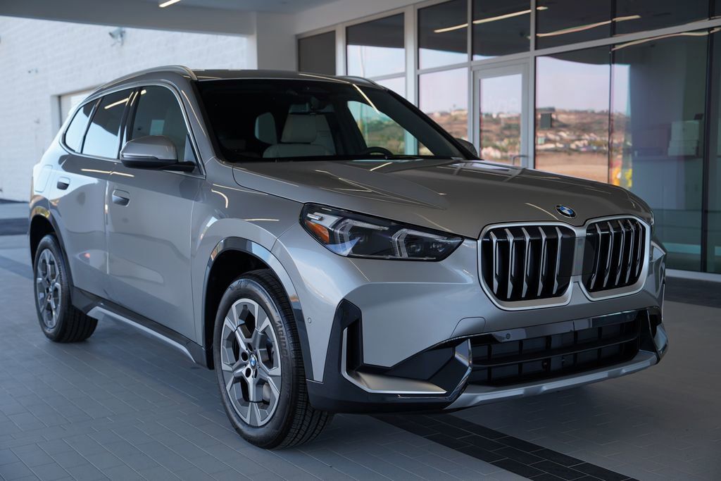 2025 BMW X1 28i's photo
