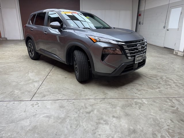 2024 Nissan Rogue SV photo 2