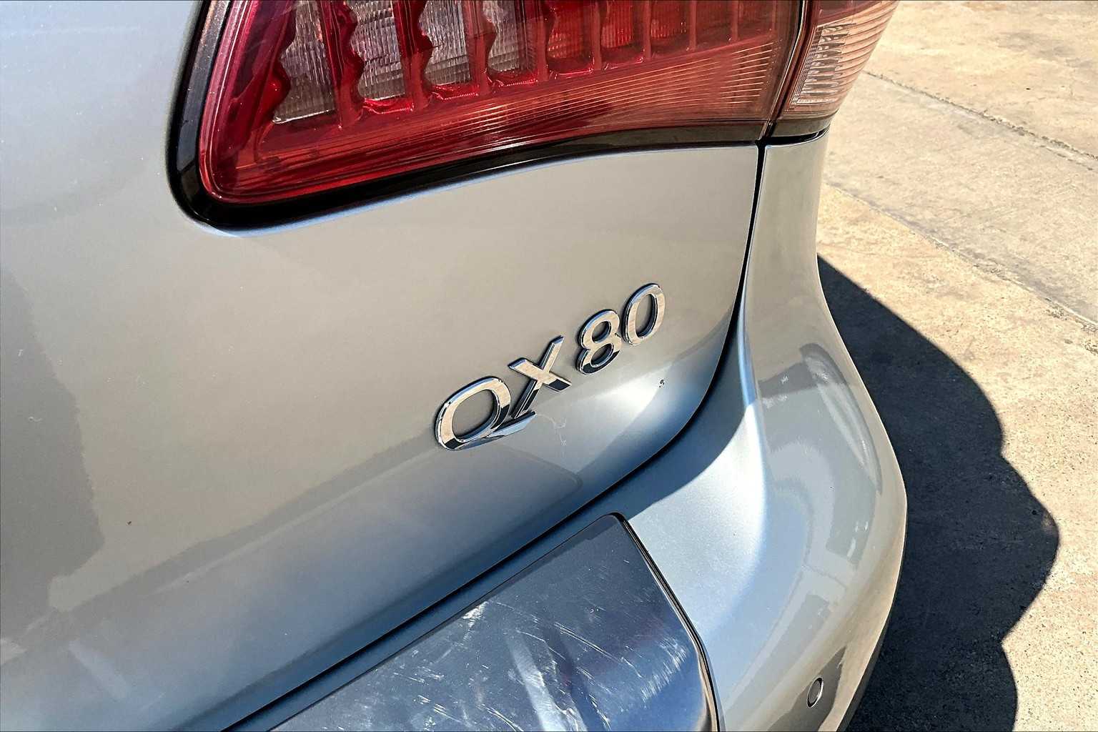 2016 Infiniti QX80 Limited photo 9