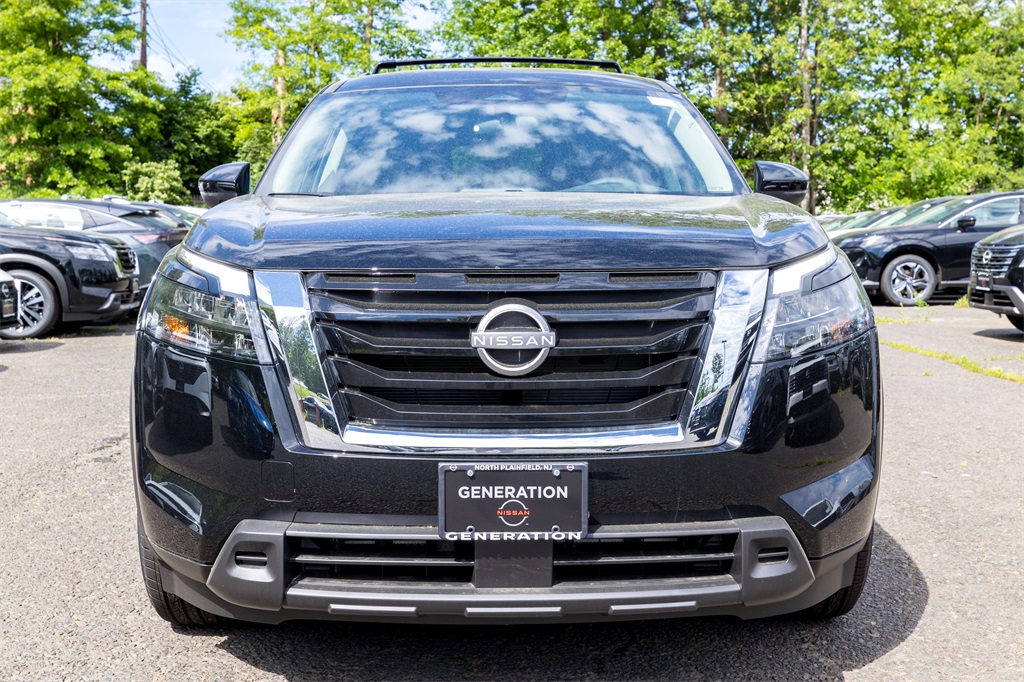 2025 Nissan Pathfinder SV photo 2