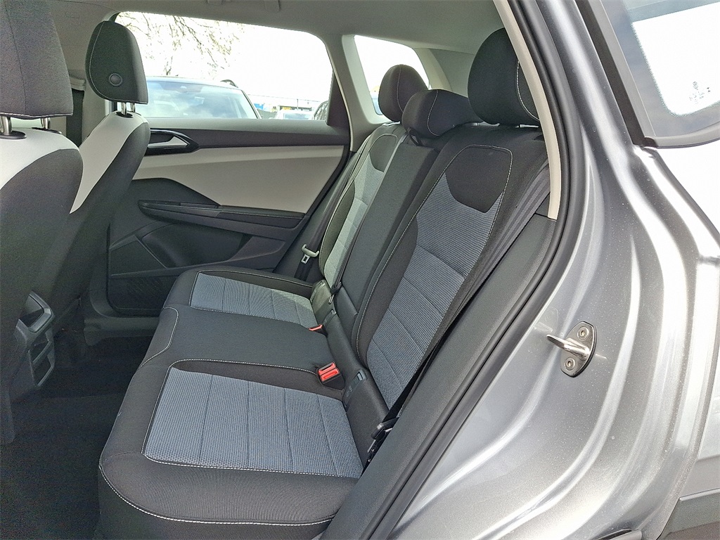 2025 Volkswagen Taos S photo 4