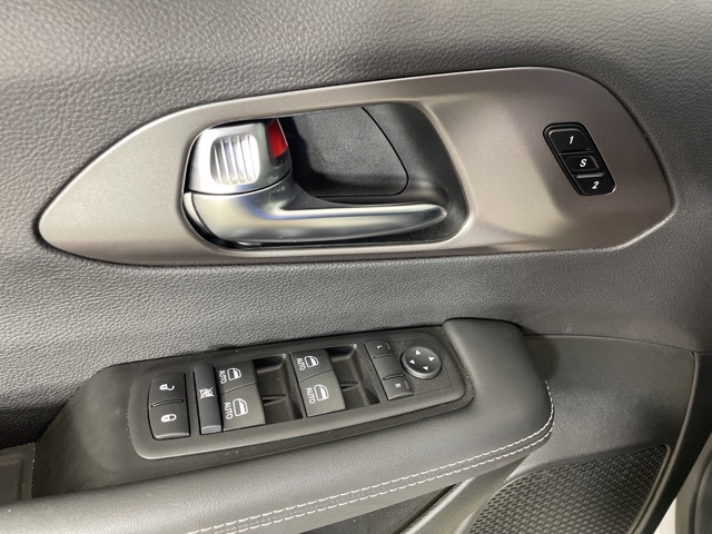 2025 Chrysler Pacifica photo 14