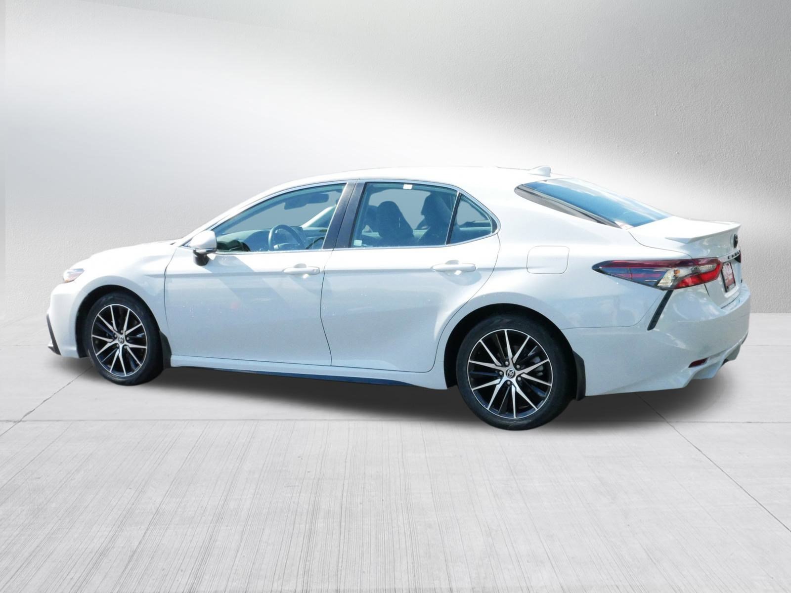 2023 Toyota Camry SE photo 5