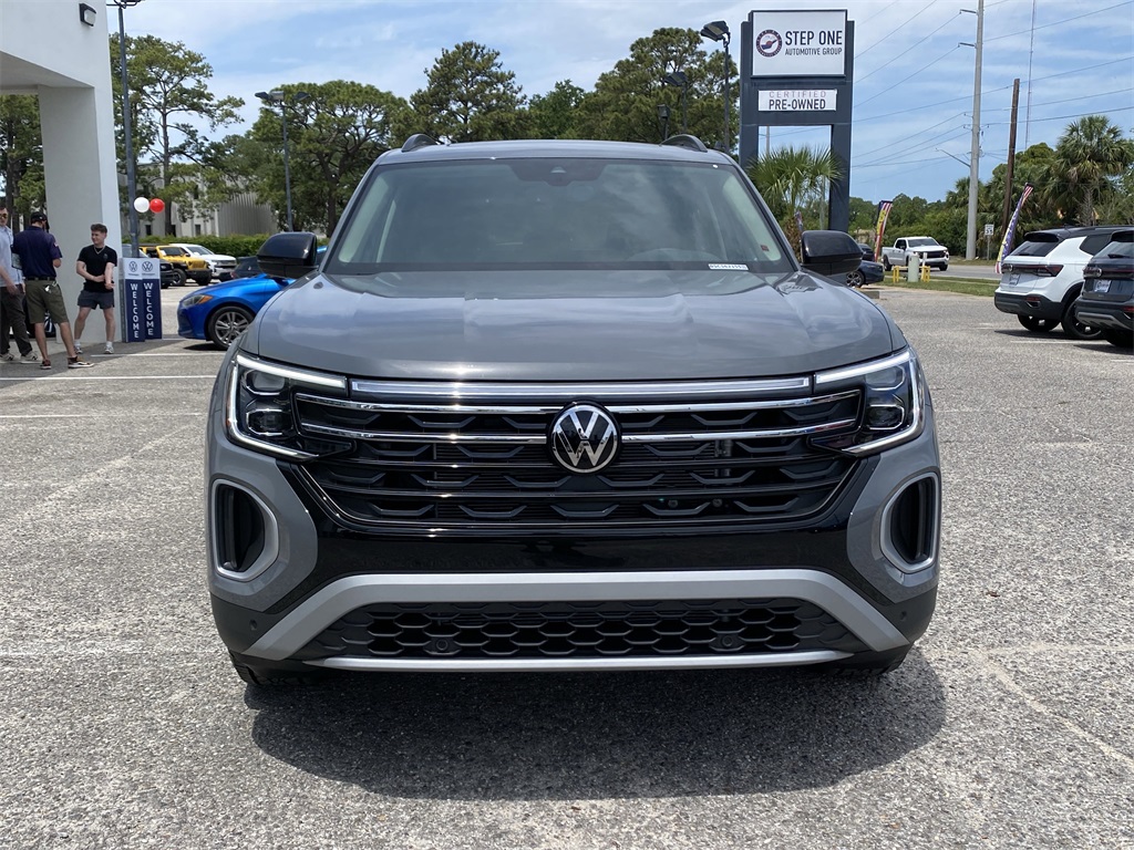 2025 Volkswagen Atlas Peak Edition SE photo 2