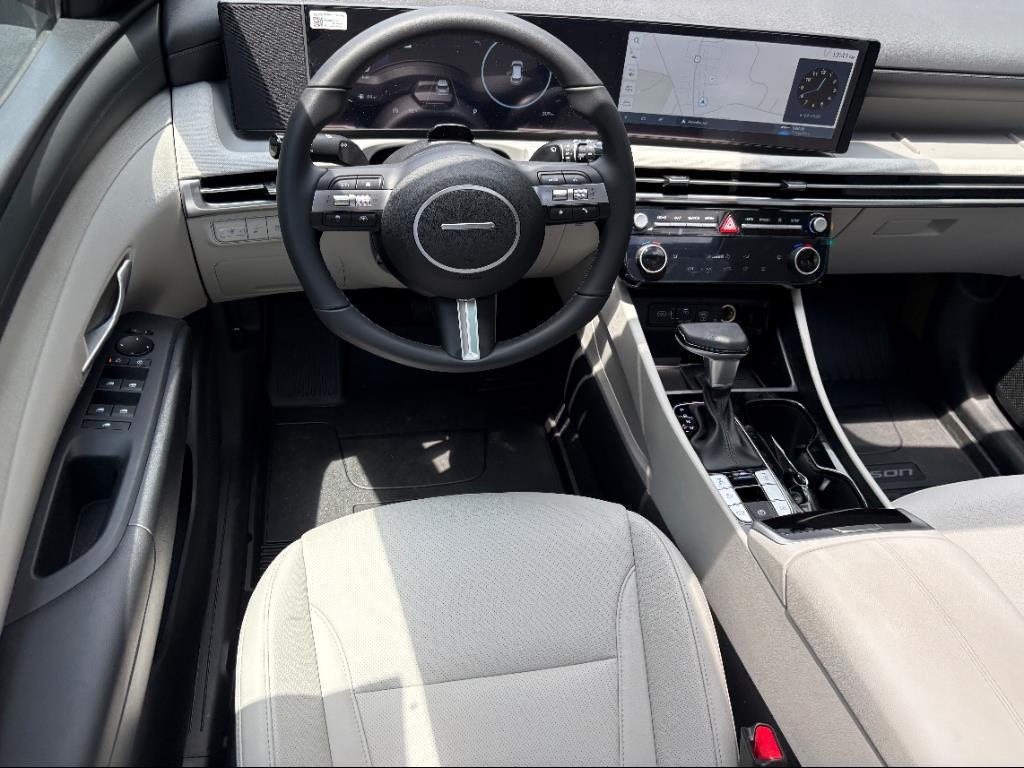 2025 Hyundai Tucson SEL Convenience photo 2