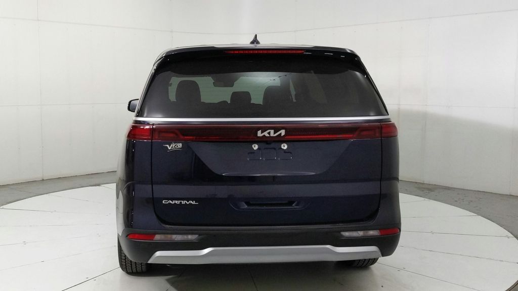 2024 Kia Carnival LX photo 5