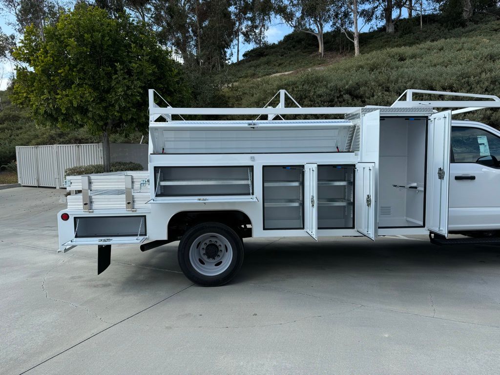 2024 Ford F-550 photo 6