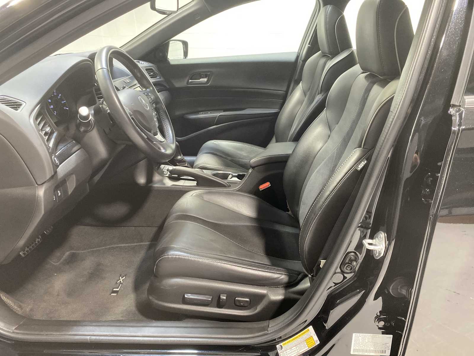 2022 Acura ILX Premium photo 2