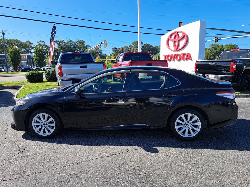 2018 Toyota Camry LE photo 10