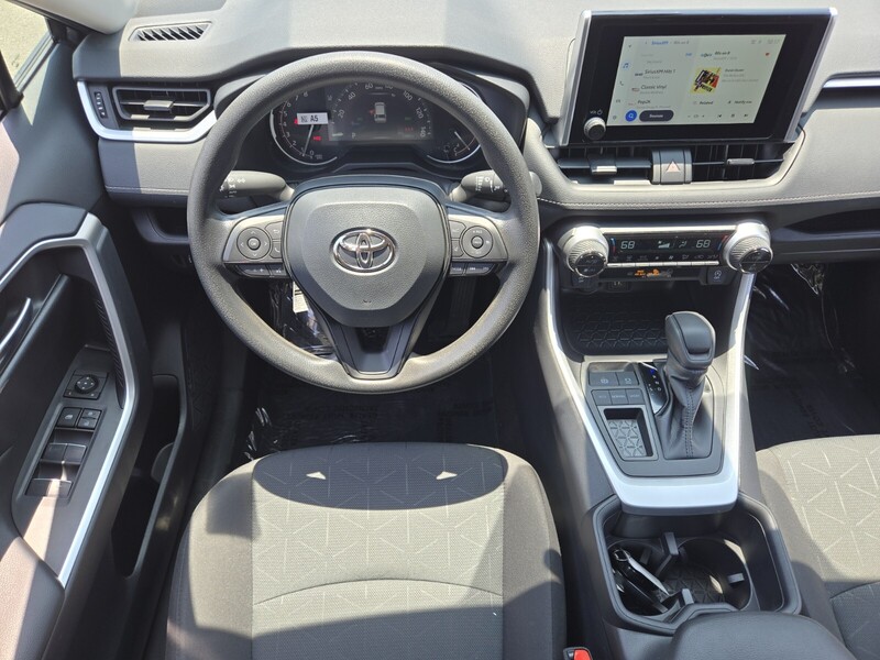 2024 Toyota RAV4 XLE photo 9