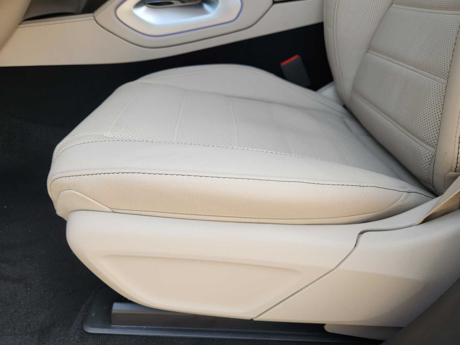 2026 Mercedes Benz GLS 450 4MATIC photo 15