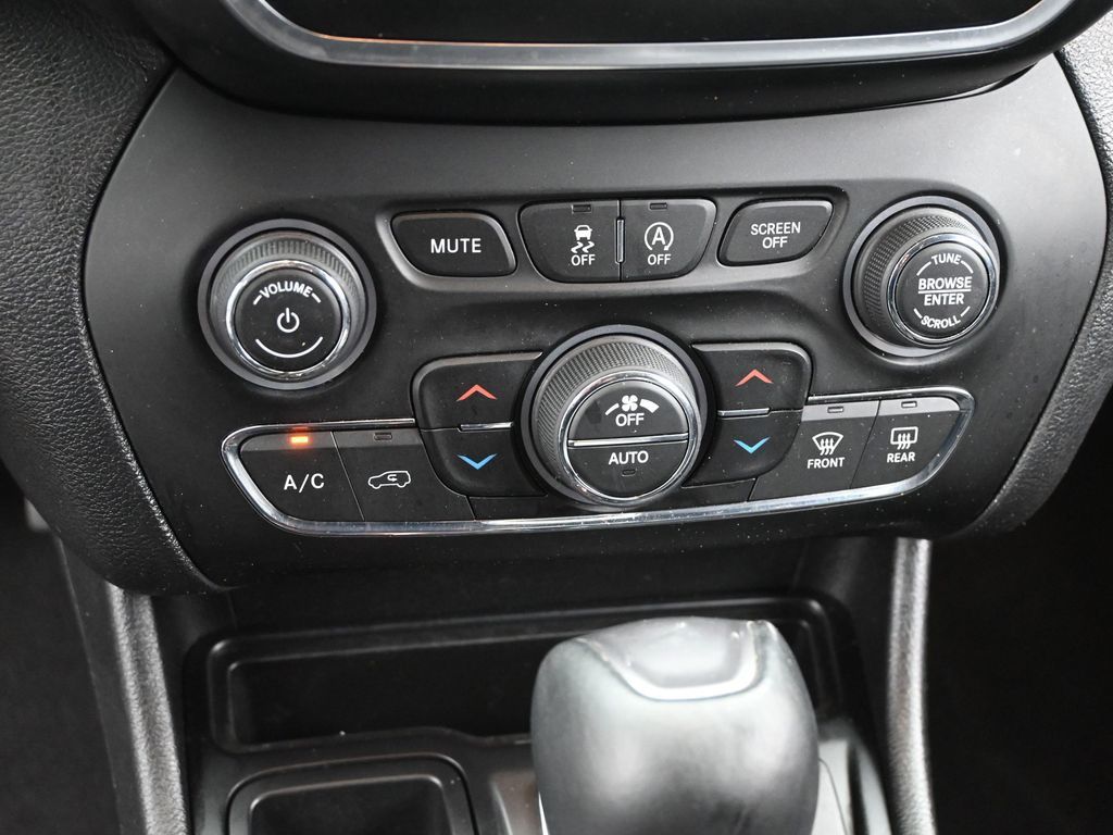 2020 Jeep Cherokee Latitude photo 14