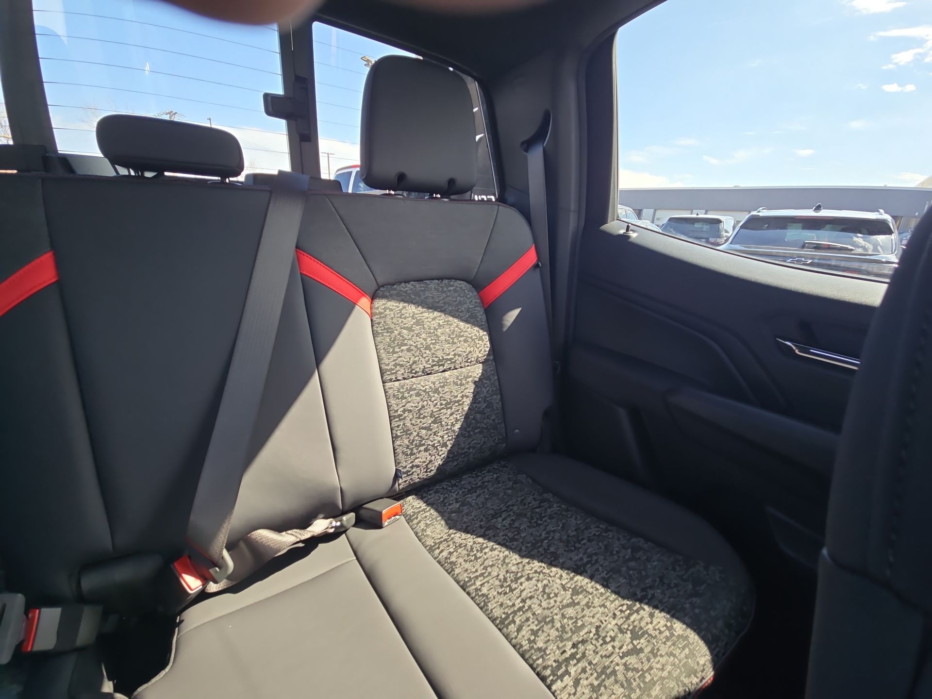 2025 Chevrolet Colorado Z71 photo 13