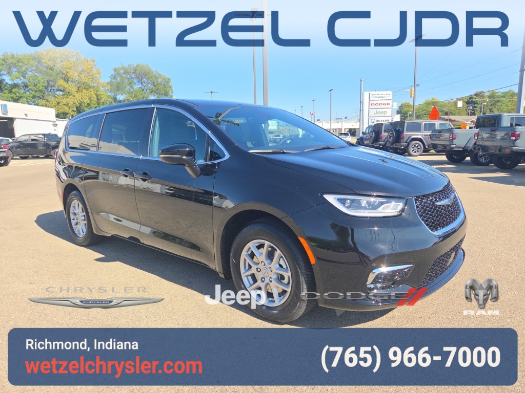 2026 Chrysler Pacifica Select's photo