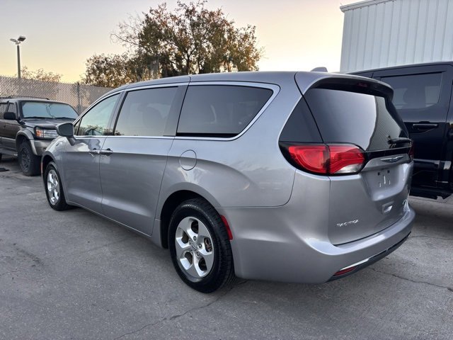 2017 Chrysler Pacifica Touring Plus photo 4
