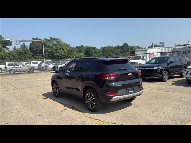 2026 Chevrolet Trailblazer LT photo 3