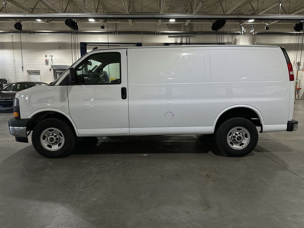 2024 Gmc Savana 2500 Cargo photo 3