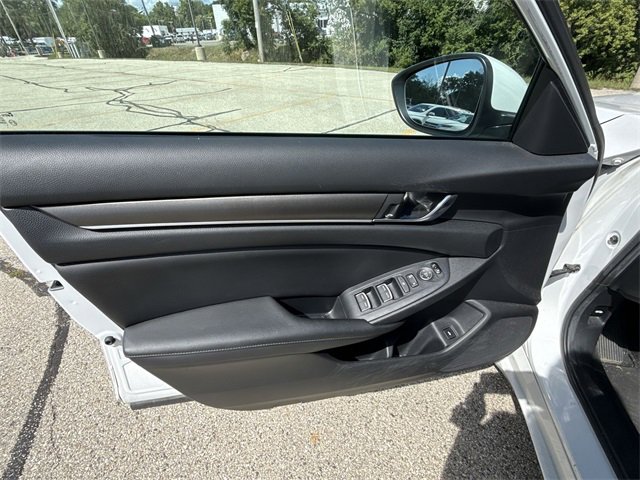 2019 Honda Accord LX photo 12