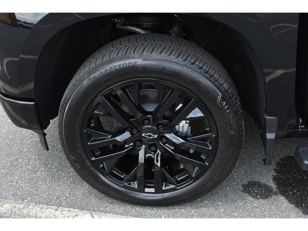 2025 Chevrolet Silverado 1500 RST photo 8