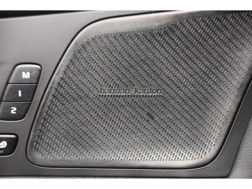 2023 Volvo XC60 B5 Plus photo 25