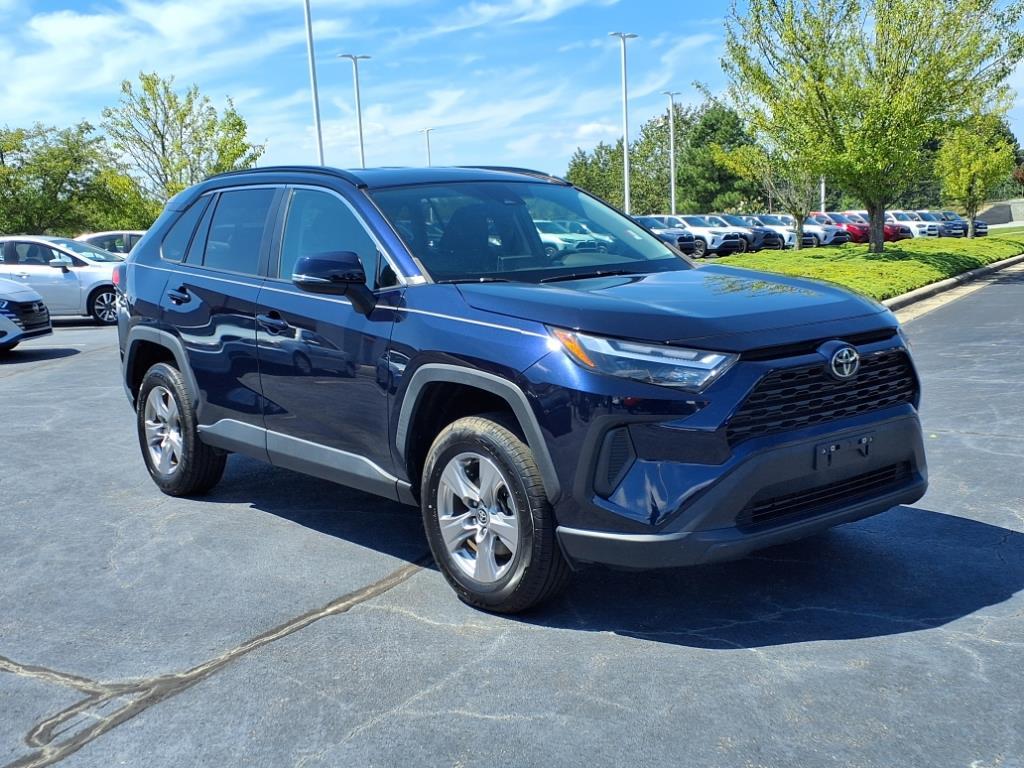 2022 Toyota RAV4 XLE photo 8