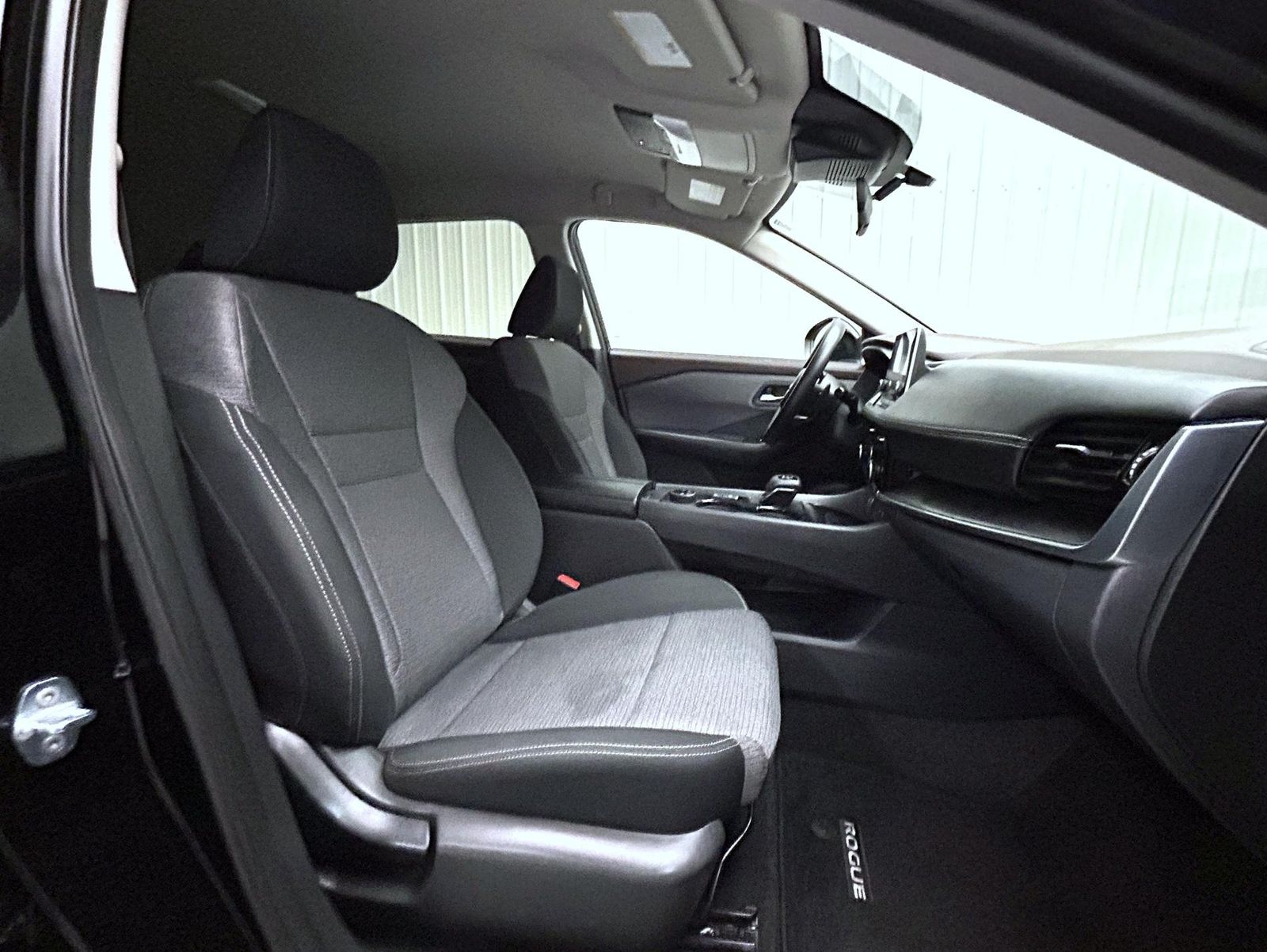 2023 Nissan Rogue SV photo 14