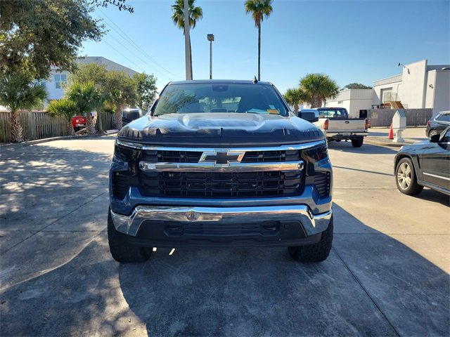 2024 Chevrolet Silverado 1500 LT photo 2