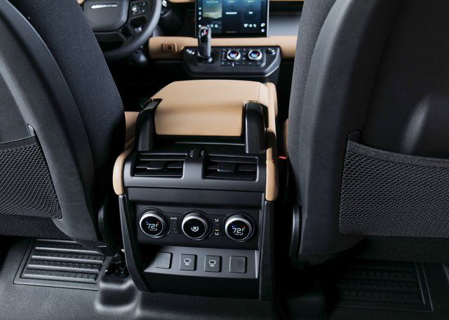 2025 Land Rover Defender 110 V8 photo 11