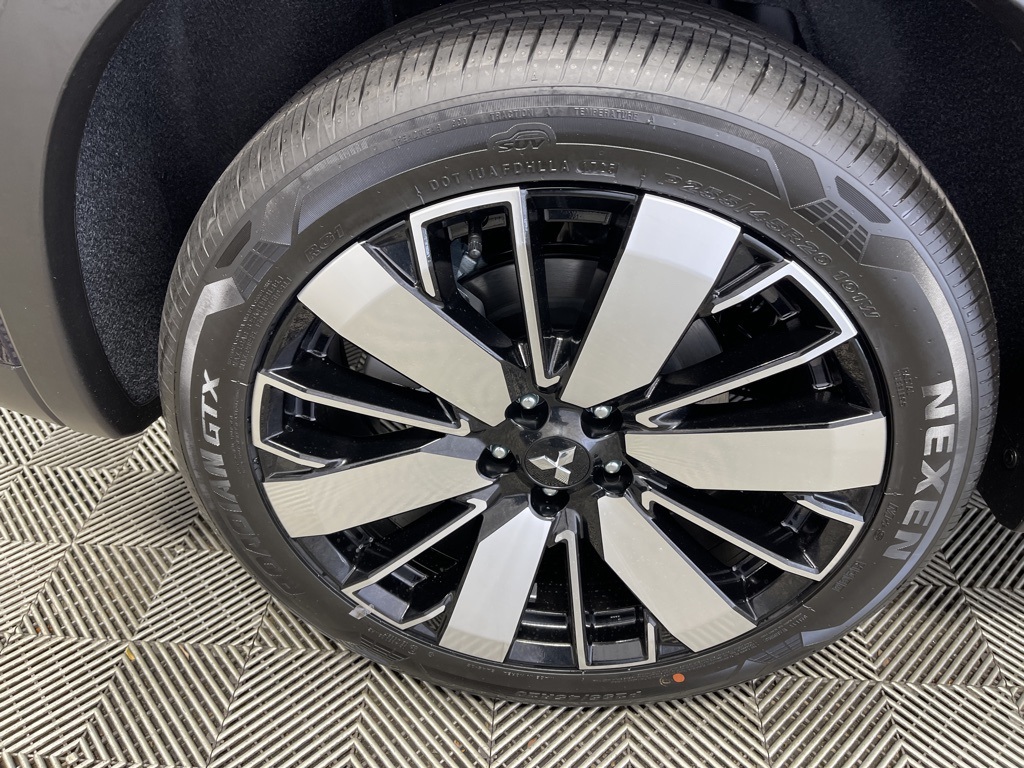 2025 Mitsubishi Outlander SE photo 37