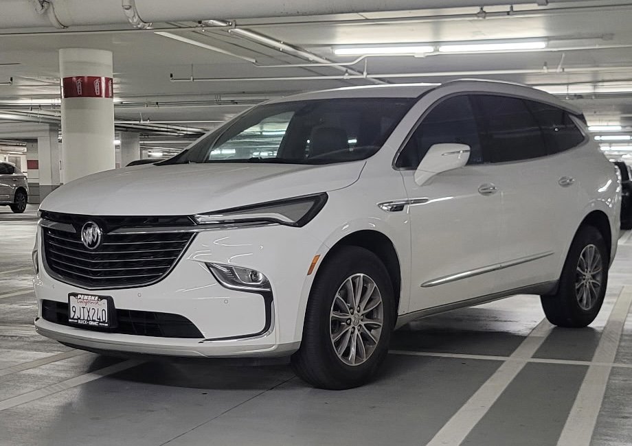 2024 Buick Enclave Essence's photo