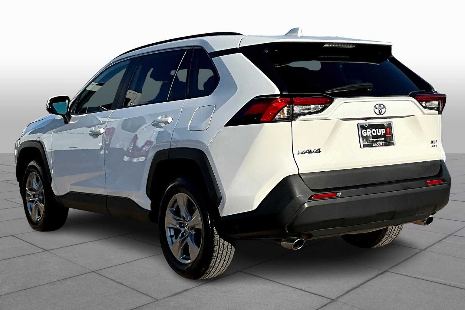 2022 Toyota RAV4 XLE photo 4